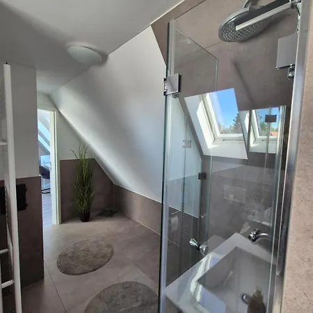 Modernes In Ruhiger Lage